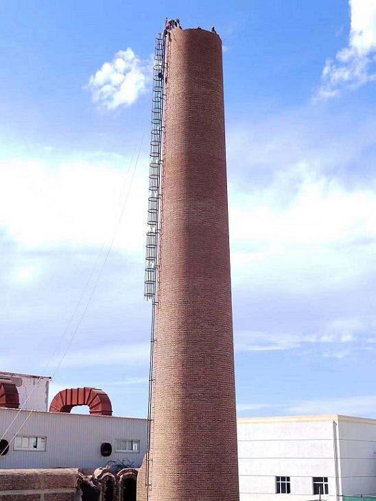 煙囪拆除公司的專業(yè)力量:精準(zhǔn)施工,守護每一份安全